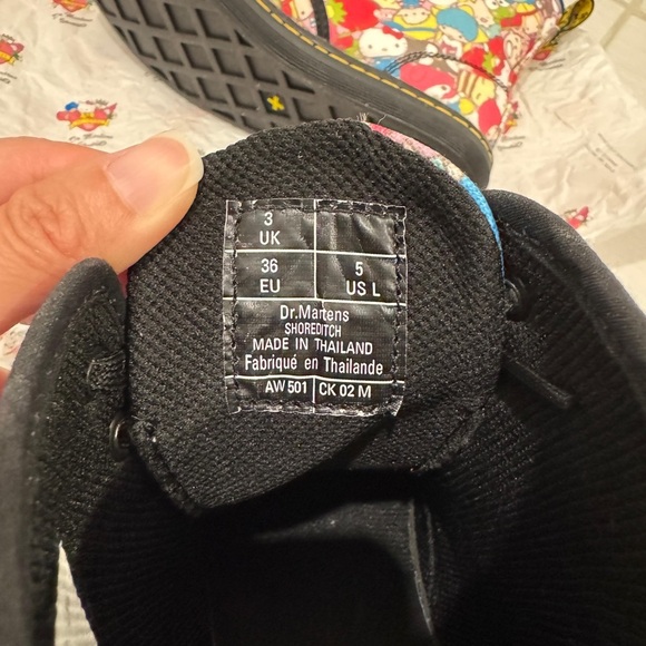Hello Kitty Dr Martens Rare Limited Edition Women’s Size 5 US Sanrio - Picture 6 of 9
